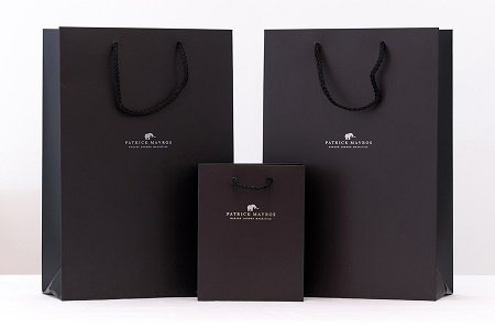 Túi giấy cao cấp được cán màn mờ sang trọng sau khi in màu