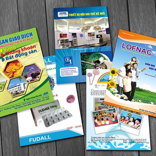 mẫu tờ rơi làm bằng giấy couché