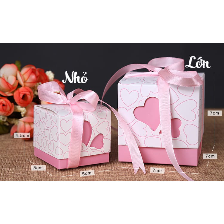 những hộp giấy đựng quà