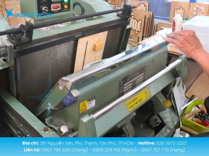 Nguyên lý in offset chuyển hình ảnh qua trục cao su tạo bản in sắc nét