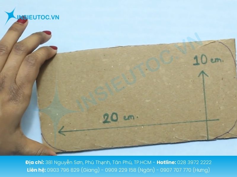 Kẻ gấp và định hình hộp đảm bảo nếp vuông vức và chia ngăn bên trong