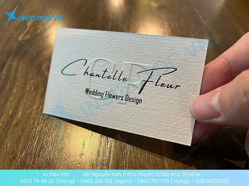 Name card giấy mỹ thuật trắng, chữ ký dập nổi tạo hiệu ứng 3D sờ nổi bật