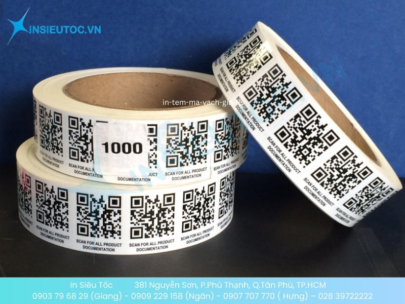 Cuộn tem nhãn mã vạch QR code 2D với số 1000 và chữ scan for documentation