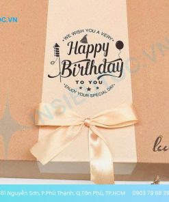 Hộp quà giấy sinh nhật trang trí nơ và họa tiết dễ thương