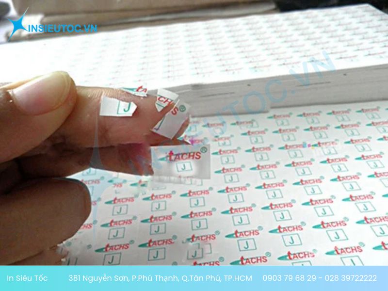 Decal vỡ A4 có chất liệu dễ vỡ khi bóc khỏi bề mặt