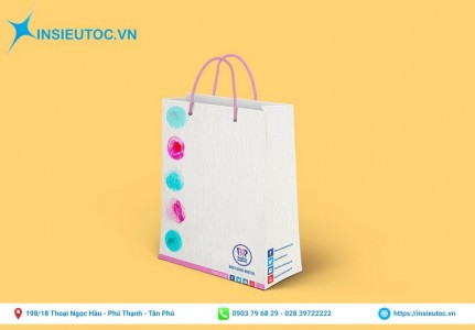 Mẫu túi giấy đơn giản nền trắng nhưng sang trọng và thanh lịch. Mẫu túi giấy đơn giản